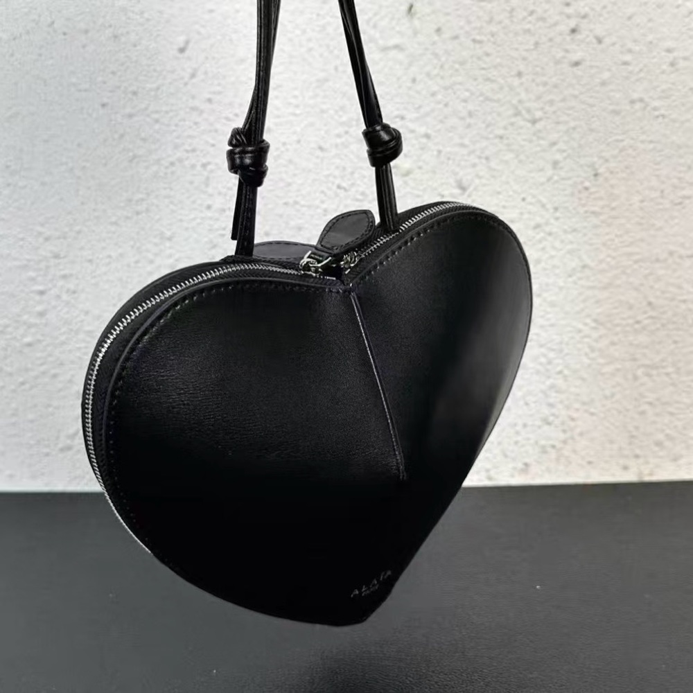 ALAIA black heart-shaped handbag - Picture 3 of 5